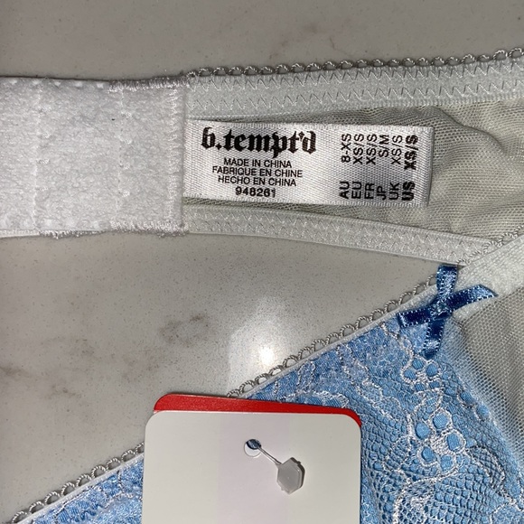 NWT B. Tempt'D by Wacoal Sultry Garter Belt in White and Blue - Picture 3 of 6